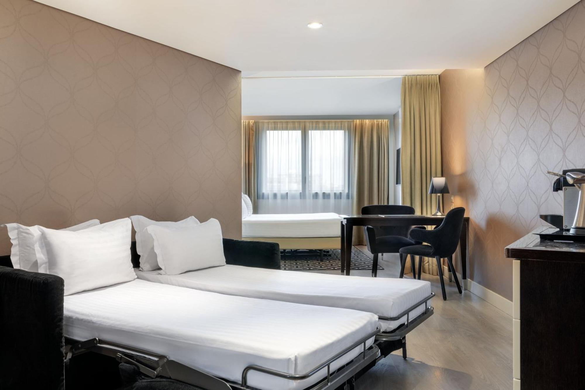Ac Porte Maillot By Marriott Hotel Parijs